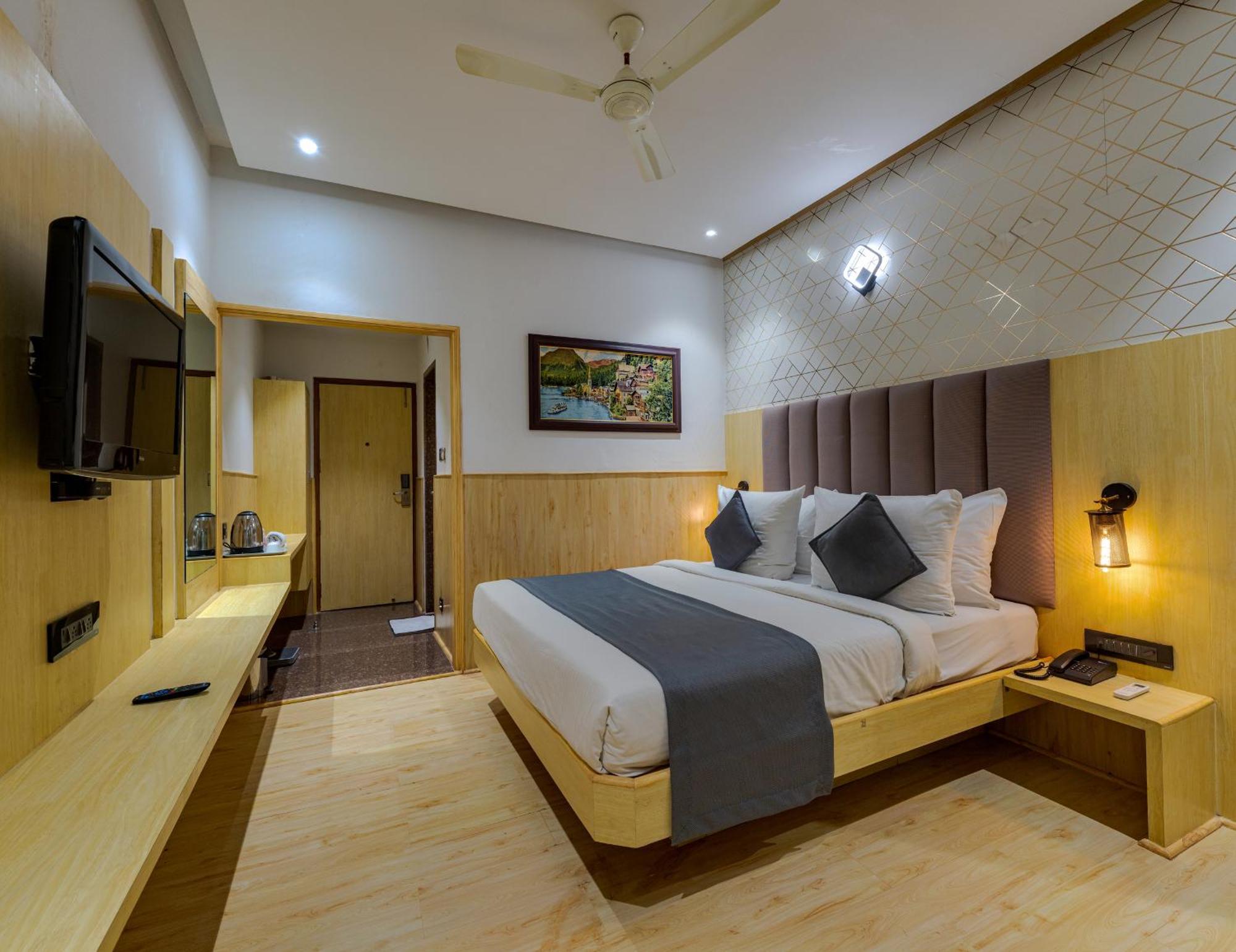 Hotel Surya Executive 3 Star Hotel Solapur Extérieur photo