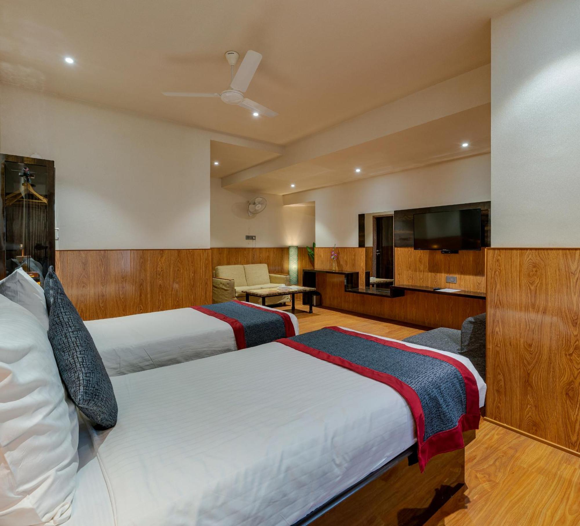 Hotel Surya Executive 3 Star Hotel Solapur Extérieur photo