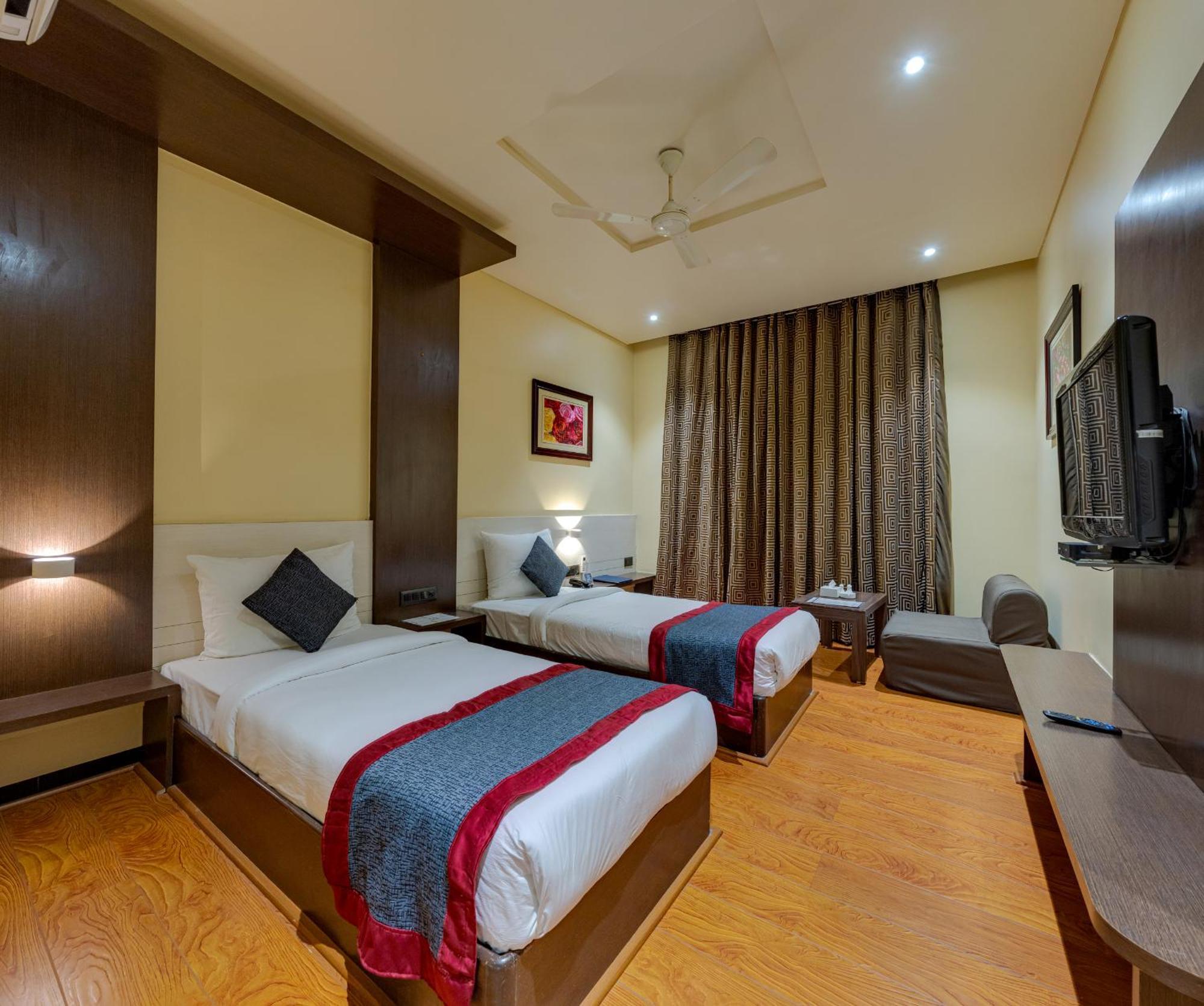 Hotel Surya Executive 3 Star Hotel Solapur Extérieur photo