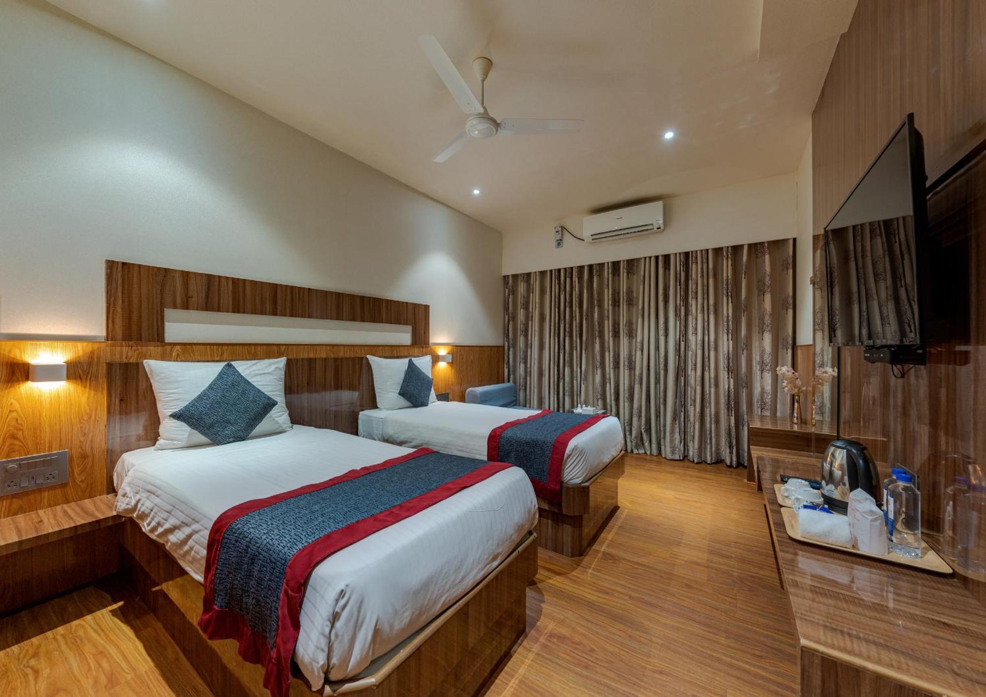 Hotel Surya Executive 3 Star Hotel Solapur Extérieur photo
