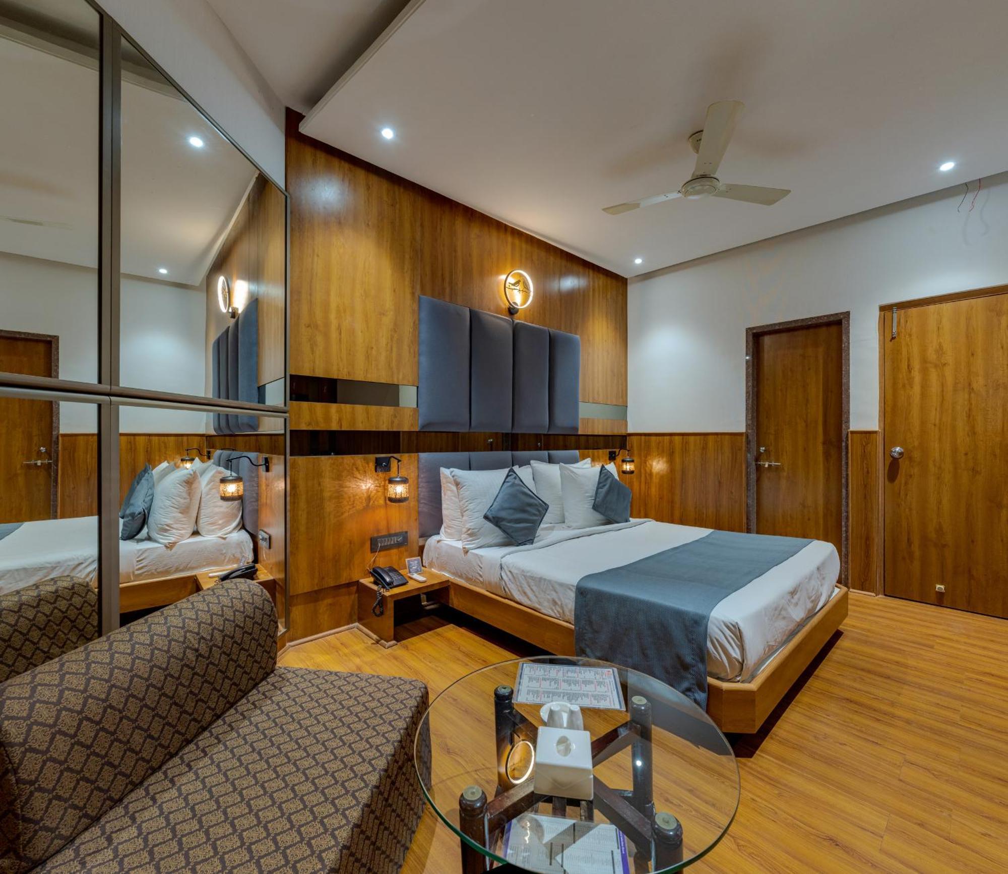 Hotel Surya Executive 3 Star Hotel Solapur Extérieur photo