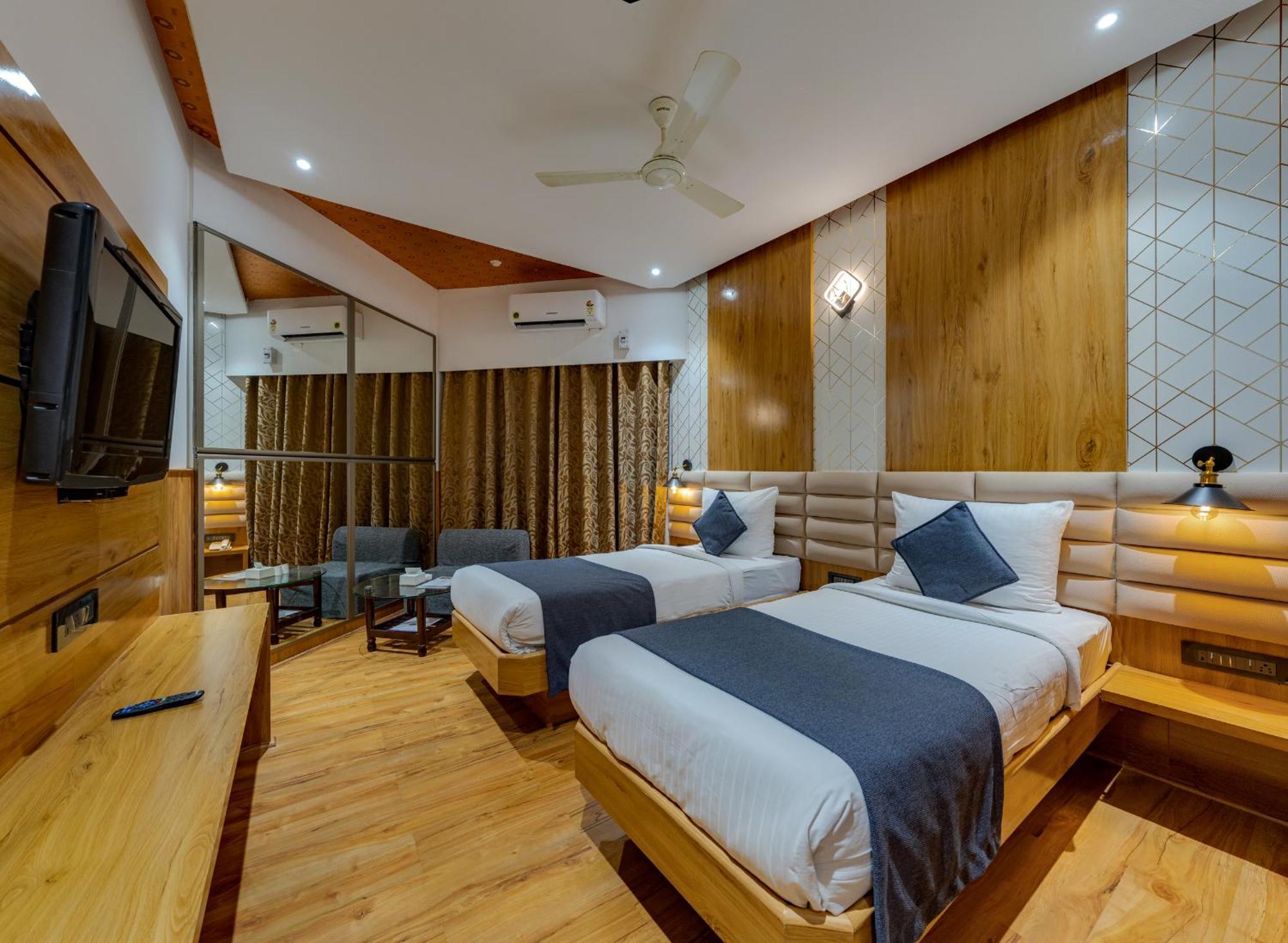 Hotel Surya Executive 3 Star Hotel Solapur Extérieur photo