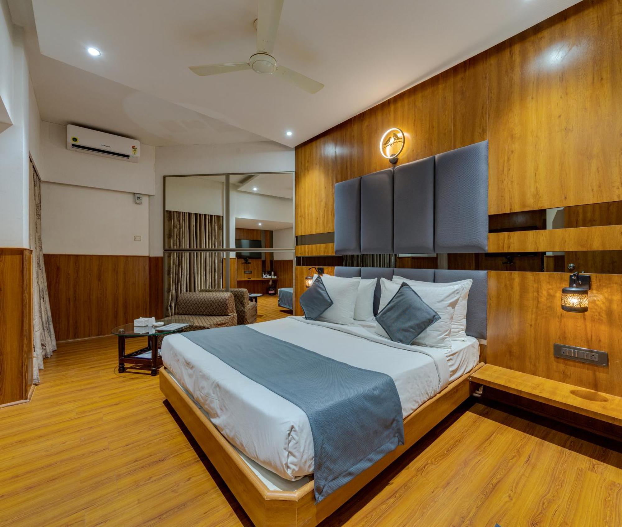 Hotel Surya Executive 3 Star Hotel Solapur Extérieur photo